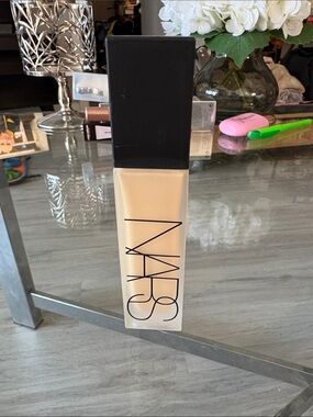 NARS Liquid Foundation — Natural Matte longwear GOBI Light Beige / Cream Shade